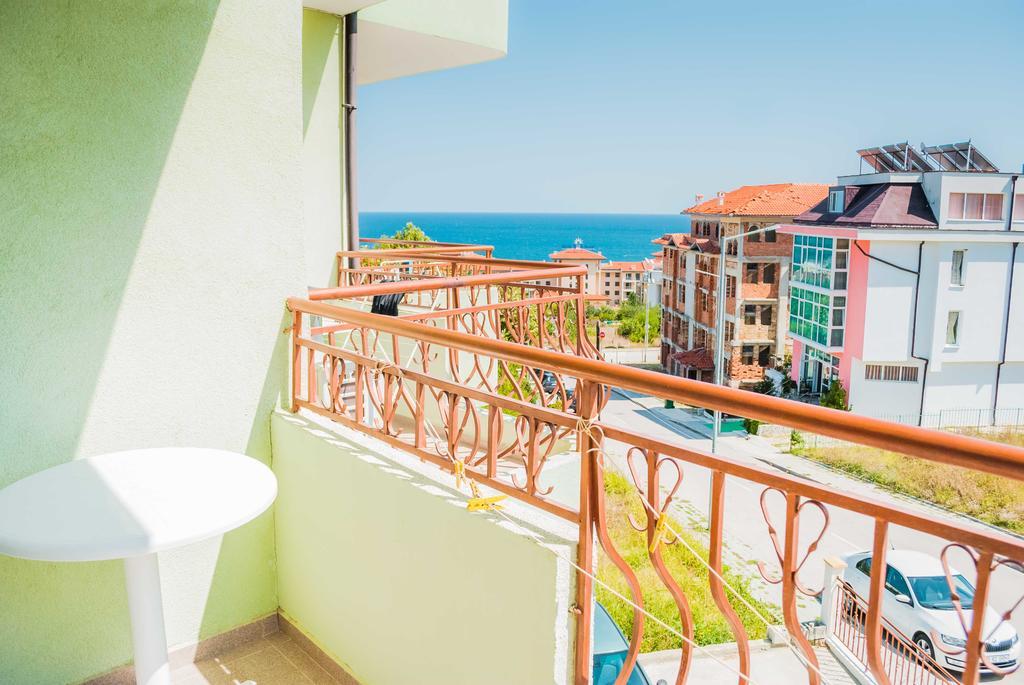 Family Hotel Amore Бяла Экстерьер фото